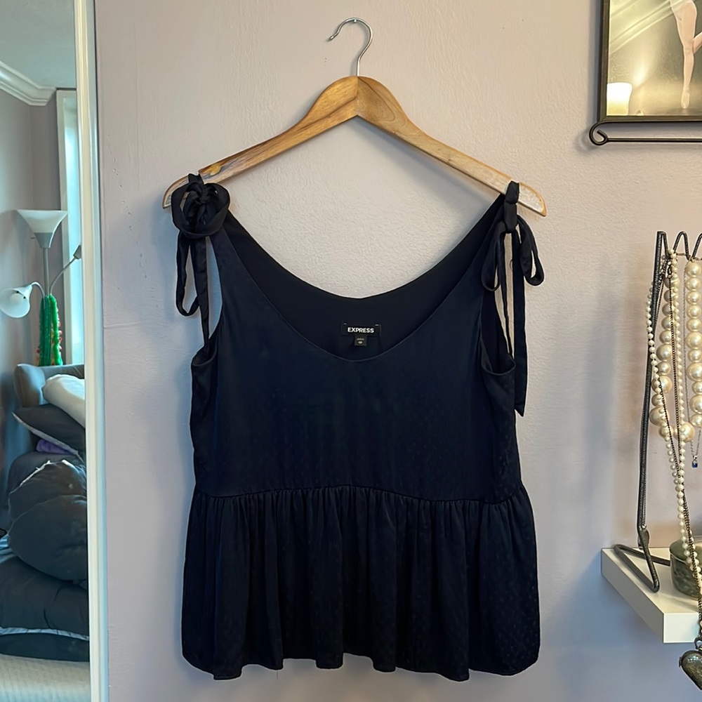 🛍️ 5 for $25 🛍️ Express navy polka dot tank with bow details on shoulders